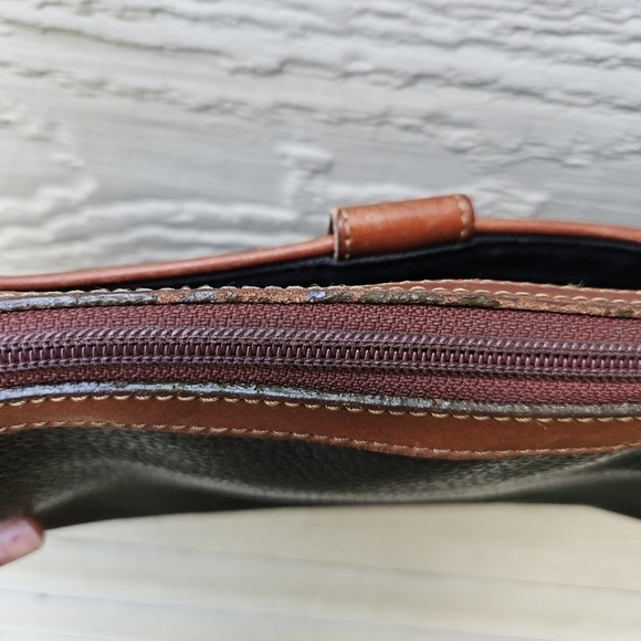 vintage Liz Claiborne black leather purse with brown trim - Picture 15 of 16